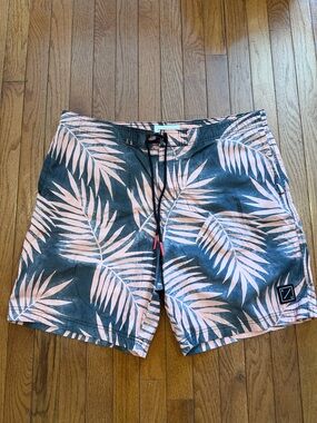 AMERICAN EAGLE Men's Pink Palm Print Swim Trunks XL